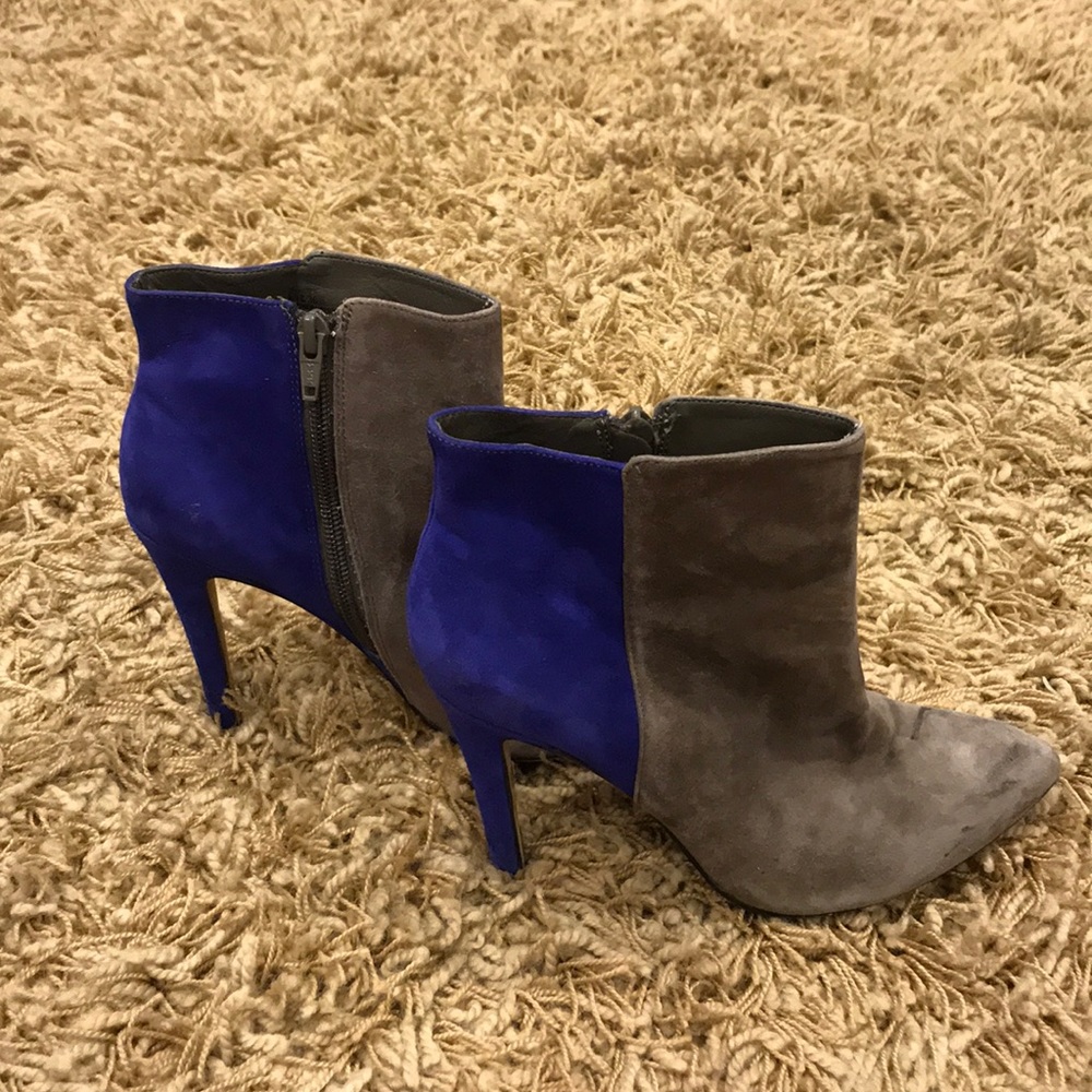 Block colored heeled booties.